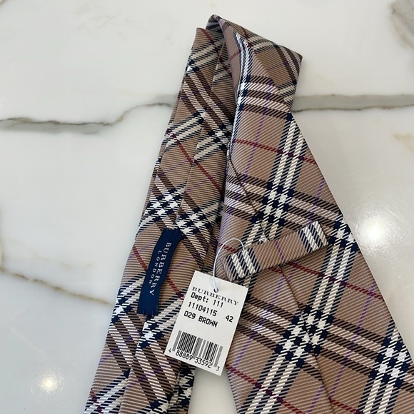 ⭐️Burberry Brown/Tan Plaid Design Tie—FABULOUS!!  New With Tags! - Picture 4 of 7